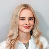 Lektorka jazykových kurzov jazykovej školy TOPLINGVA špecializujúca sa na výučbu angličtiny a němčiny. 