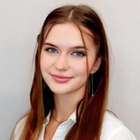 Lektorka jazykových kurzov Jazykovej školy TOPLINGVA špecializujúca sa na výučbu angličtiny.