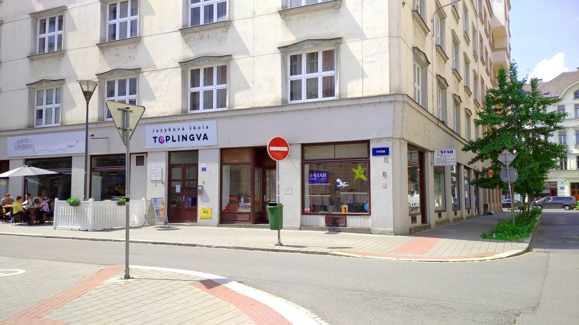 Sídlo Jazykovej školy TOPLINGVA – jazykové centrum a kancelárie Fotografia budovy, kde sídli Jazyková škola TOPLINGVA, centrum jazykových kurzov a výučby pre deti aj dospelých