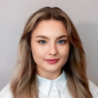 Lektorka jazykových kurzov Jazykovej školy TOPLINGVA špecializujúca sa na výučbu angličtiny.