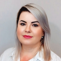 Lektorka jazykových kurzov Jazykovej školy TOPLINGVA špecializujúca sa na výučbu angličtiny.