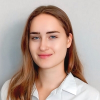 Lektorka jazykových kurzov Jazykovej školy TOPLINGVA špecializujúca sa na výučbu angličtiny a francúzštiny.