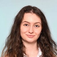 Lektorka jazykových kurzov Jazykovej školy TOPLINGVA špecializujúca sa na výučbu angličtiny a španielčiny.