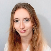 Lektorka jazykových kurzov Jazykovej školy TOPLINGVA špecializujúca sa na výučbu angličtiny.