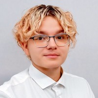 Lektor jazykových kurzov Jazykovej školy TOPLINGVA so špecializáciou na výučbu angličtiny, kórejčiny a ruštiny.