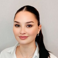 Lektorka jazykových kurzov Jazykovej školy TOPLINGVA špecializujúca sa na výučbu angličtiny.