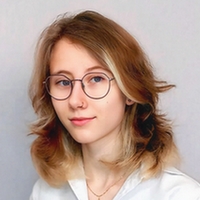 Lektorka jazykových kurzov Jazykovej školy TOPLINGVA, špecializujúca sa na výučbu angličtiny.