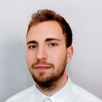 Lektor jazykových kurzov Jazykovej školy TOPLINGVA špecializujúca sa na výučbu angličtiny.