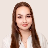 Lektorka jazykových kurzov Jazykovej školy TOPLINGVA špecializujúca sa na výučbu angličtiny a španielčiny.