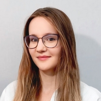 Lektorka jazykových kurzov Jazykovej školy TOPLINGVA špecializujúca sa na výučbu angličtiny.